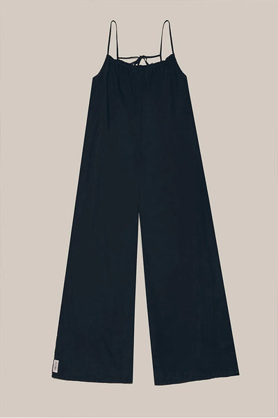 Jessie® | Schwarzer, rückenfreier Jumpsuit mit weitem Bein und Rüschenausschnitt und Riemen