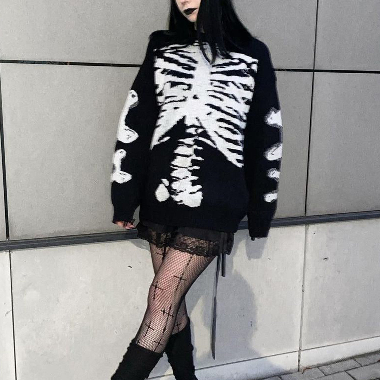 Alberta – Y2K Pullover mit Totenkopf-Print für Damen