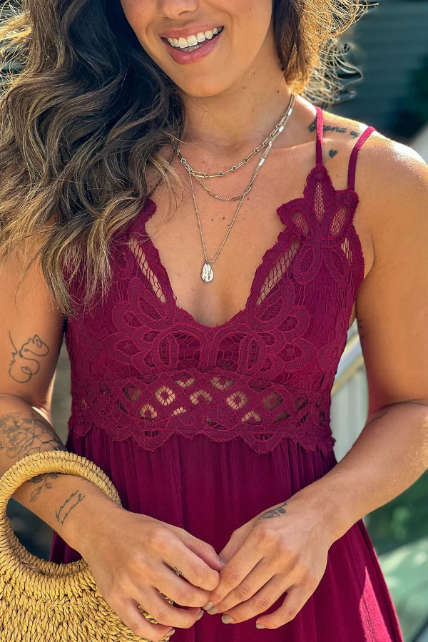 Verónica® | Granatrotes Häkeloberteil-High-Low-Kleid