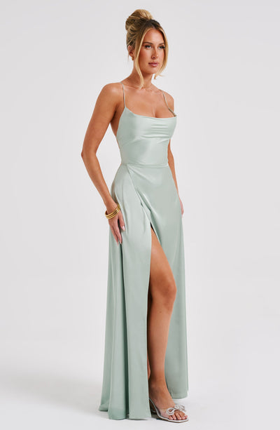 Salbei Bethany Satin-Maxi-Kleid