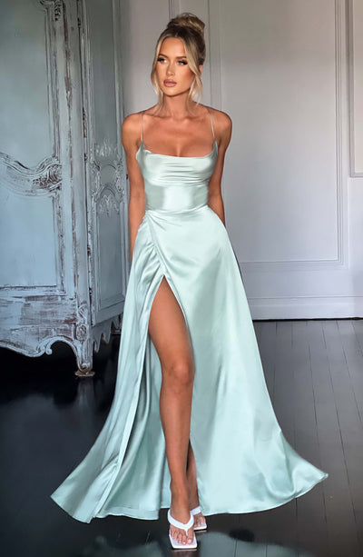 Salbei Bethany Satin-Maxi-Kleid