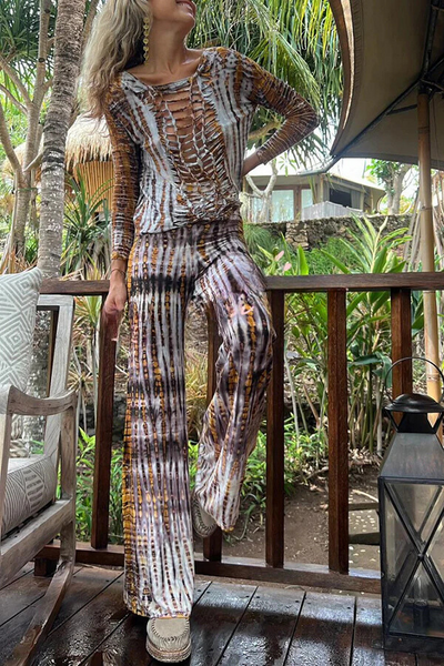 Amalia® | Lockeres Stretch-Oberteil mit Tie-Dye-Print auf der Rückseite und Kreuzausschnitten