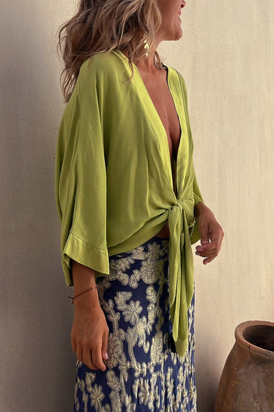 Amelia® | Summer Mood – Lockere Bluse aus Satin mit Bindeband vorne
