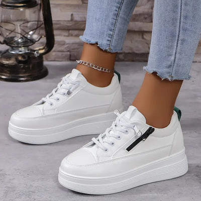 Heidi-Mode | Weiße Skate-Schuhe Auf Plattform, Geschlossene Seite mit Reißverschluss