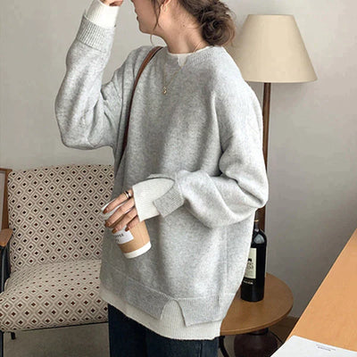 Grau-weißer pullover