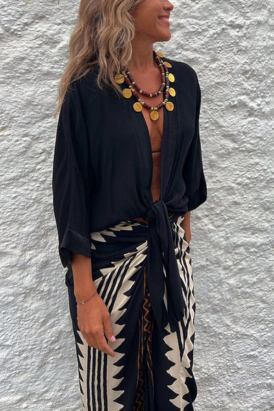 Amelia® | Summer Mood – Lockere Bluse aus Satin mit Bindeband vorne