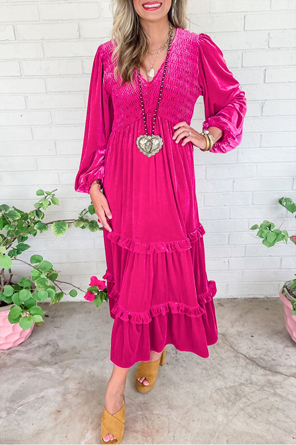Charlie® | Gerafftes Samtkleid mit V-Ausschnitt und langen Ärmeln