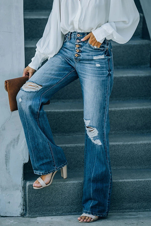 Sheila® | Ausgestellter Denim mit geprägten und abgenutzten Knöpfen