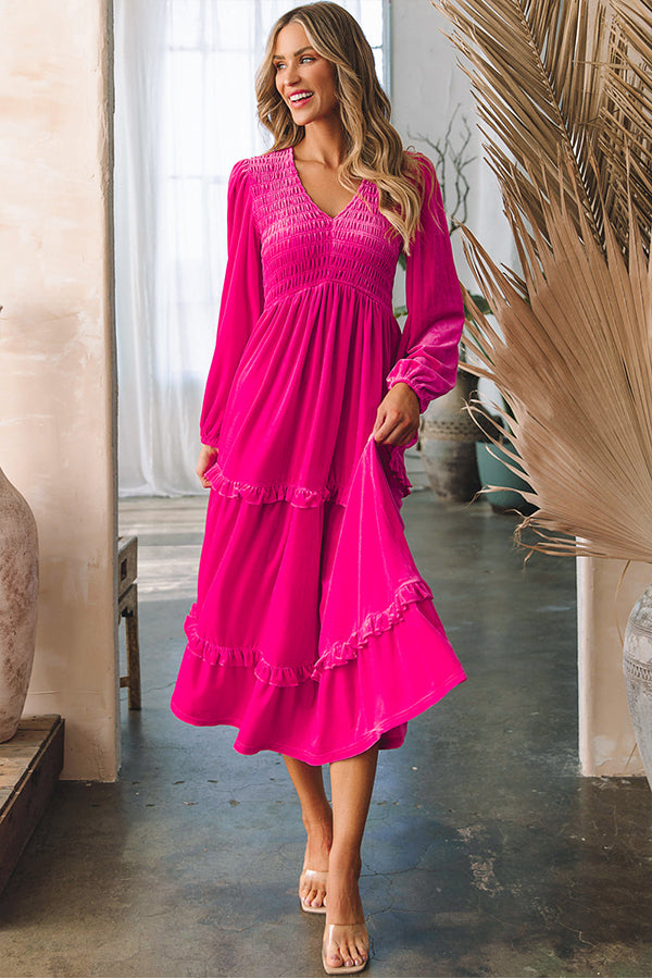 Charlie® | Gerafftes Samtkleid mit V-Ausschnitt und langen Ärmeln