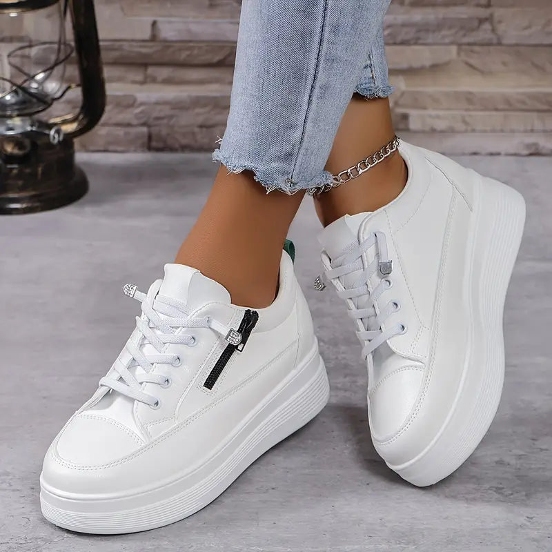 Heidi-Mode | Weiße Skate-Schuhe Auf Plattform, Geschlossene Seite mit Reißverschluss