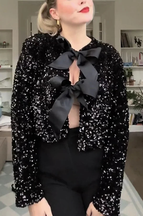 Leslie® | Zwei Möglichkeiten, eine Jacke mit Schleife und Pailletten vorne zu feiern