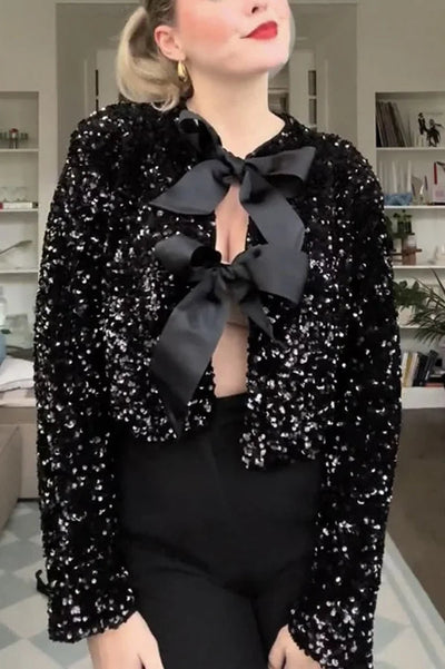 Leslie® | Zwei Möglichkeiten, eine Jacke mit Schleife und Pailletten vorne zu feiern