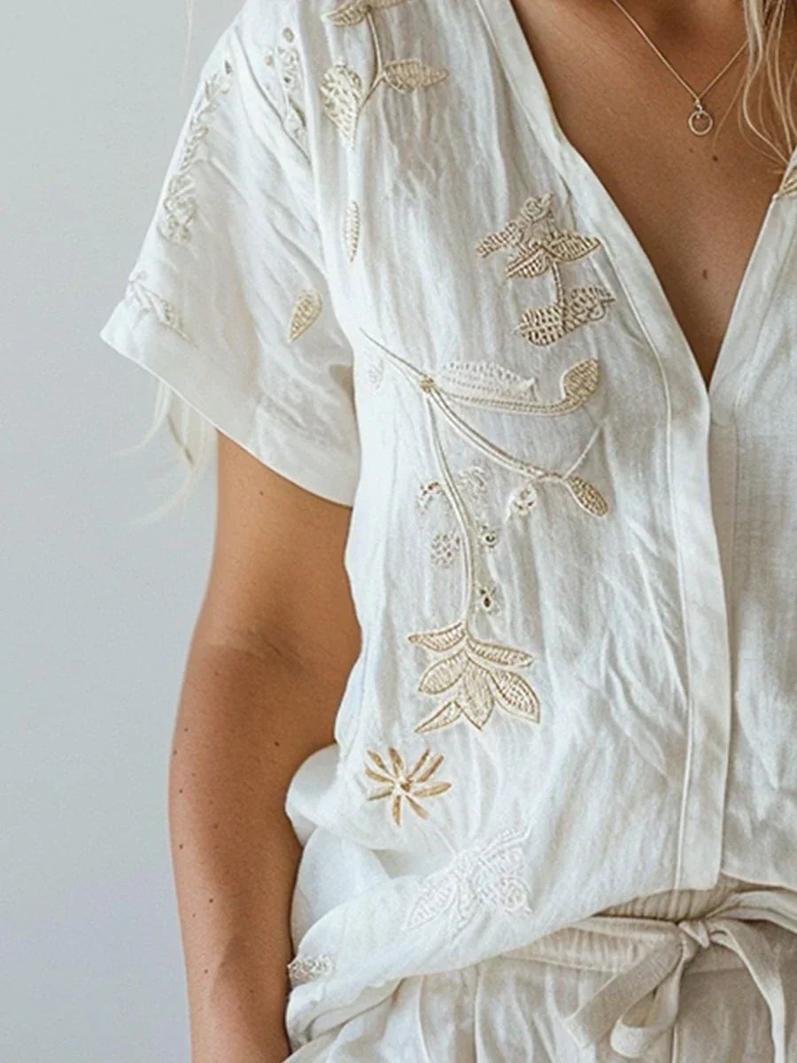 Leinenbluse mit V-Ausschnitt | Florale Stickerei | Lässiger Sommerstil