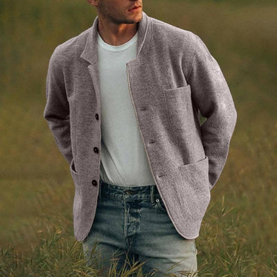 Einreihige Herrenjacke mit mehreren Taschen