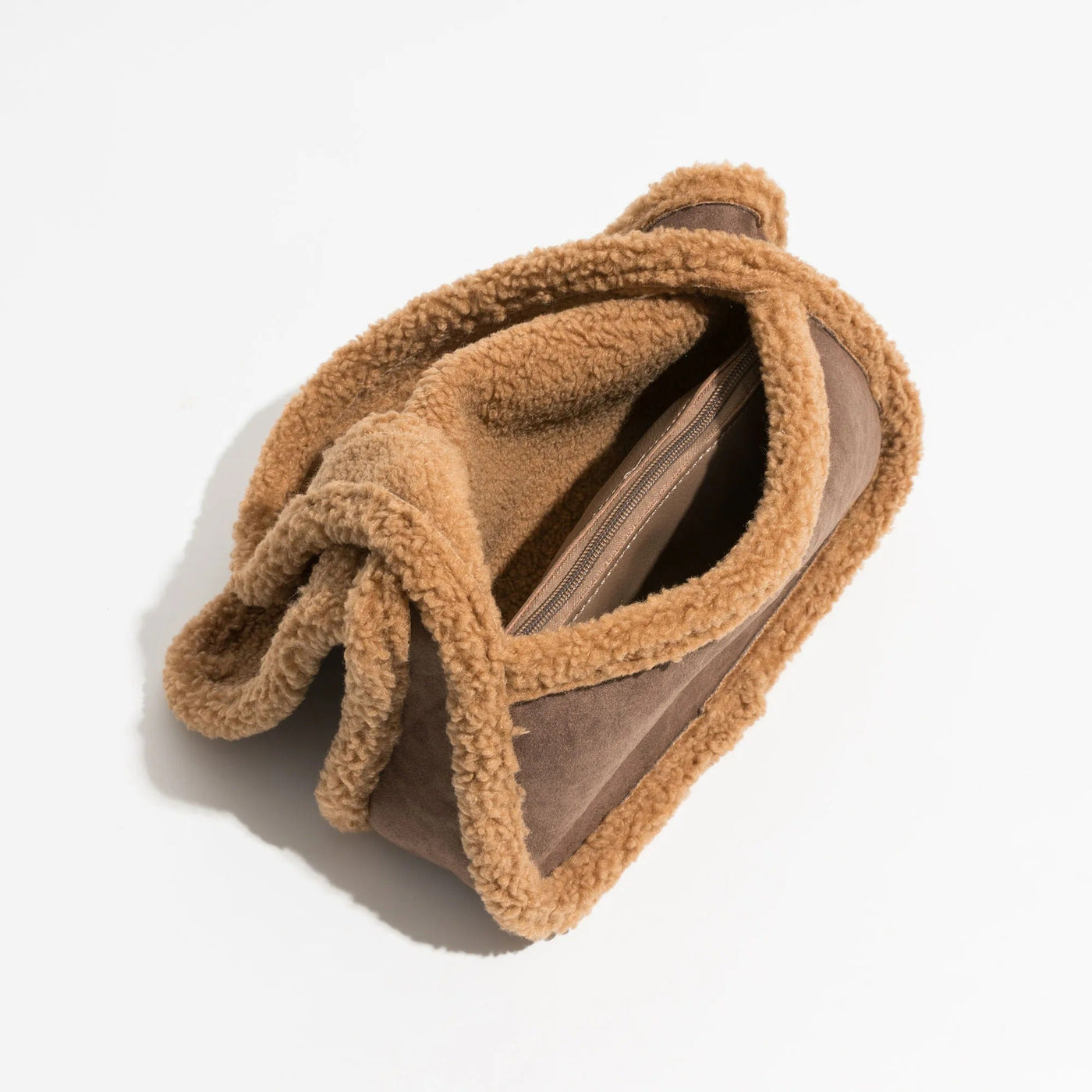 Handtasche | Teddy-Detail | Wildlederoptik