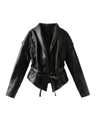Modische Lederjacke mit Bindegürtel