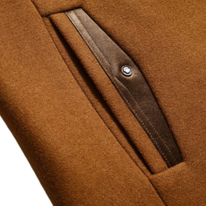 Herrenmantel mit Reverskragen und mehreren Taschen