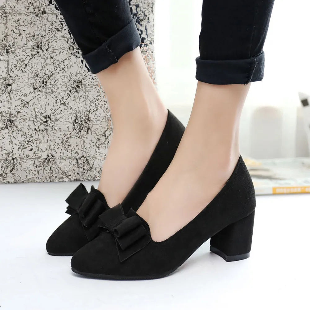 Wanda  | Elegante Spitze Pumps mit Schleife Dekor Heels