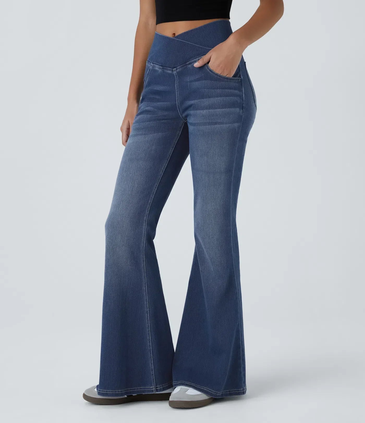 Bootcut-Jeans mit V-Bund | Hoher Bund | Figurbetont und Modern