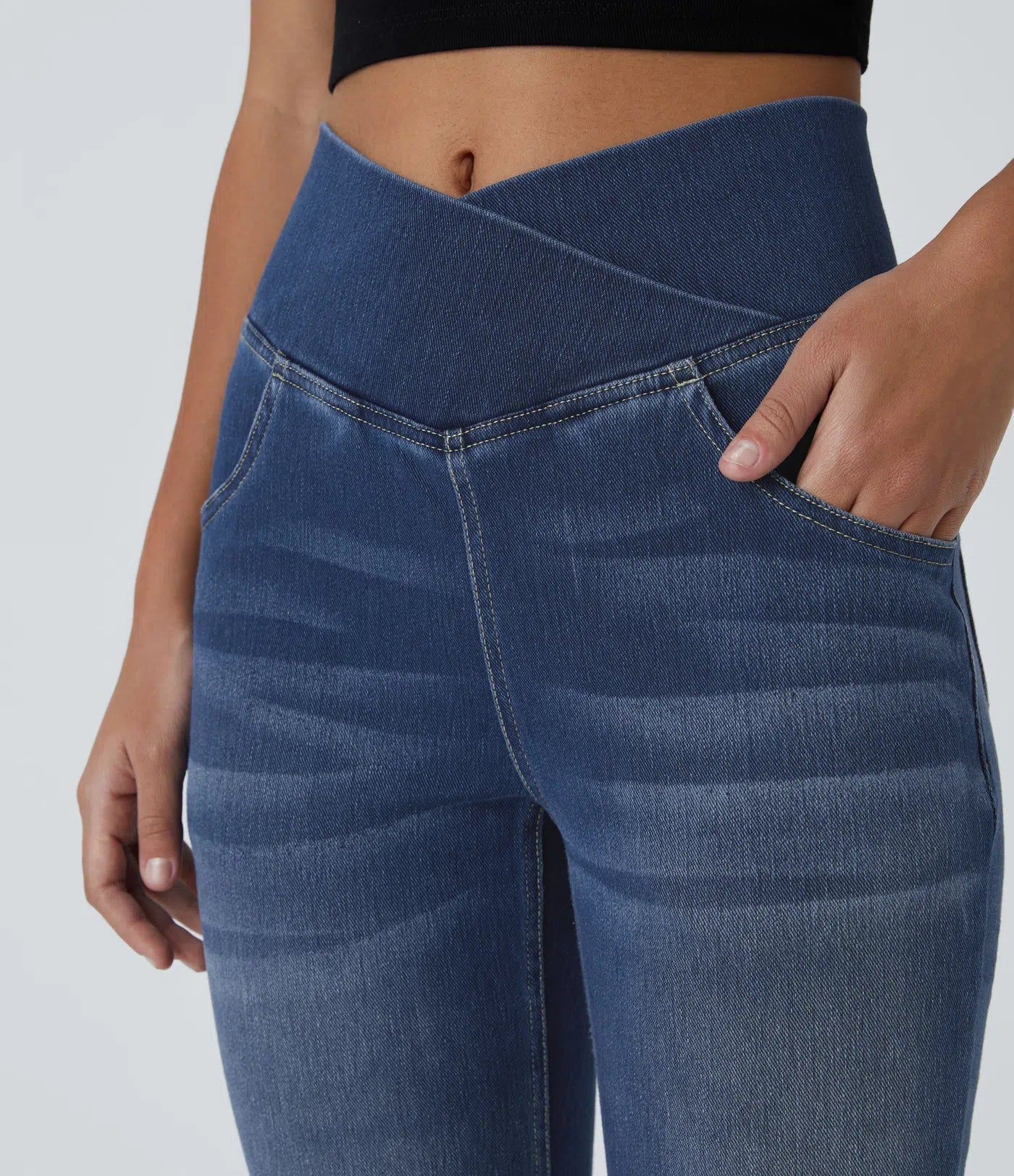 Bootcut-Jeans mit V-Bund | Hoher Bund | Figurbetont und Modern